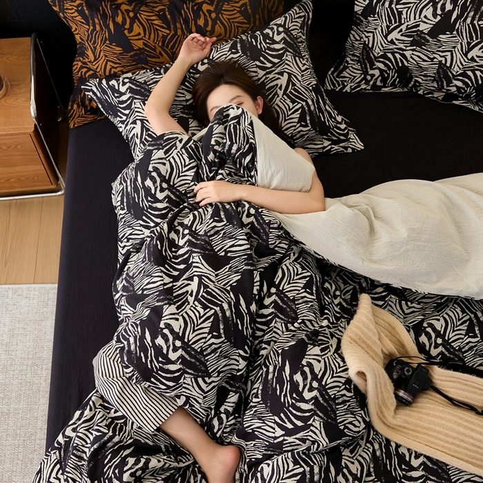 91家纺网 家纺一手货源 找家纺 安莱生活 2024新款全棉纯棉A类母婴双层纱纱布压线飞边款四件套 纽卡斯-黑白