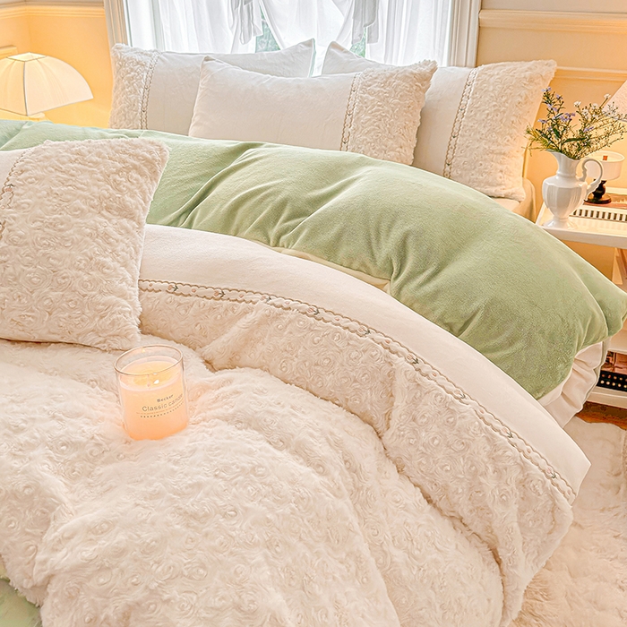 91家纺网 家纺一手货源 找家纺 安莱生活 2024新款优雅獭兔牛奶绒刺绣工艺款四件套 暖暖恋-风格二 白颜绿