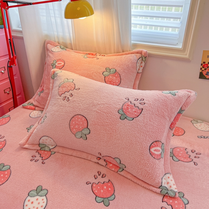 91家纺网 家纺一手货源 找家纺 韩巢家纺 2024新款雪花绒枕套一对装 奶油草莓