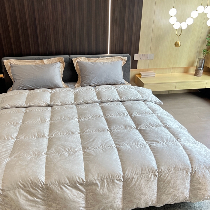 91家纺网 家纺一手货源 找家纺 静若居 2024新款高精密真丝提花羽绒被壳婚庆款羽绒被壳厂家 岩石灰2