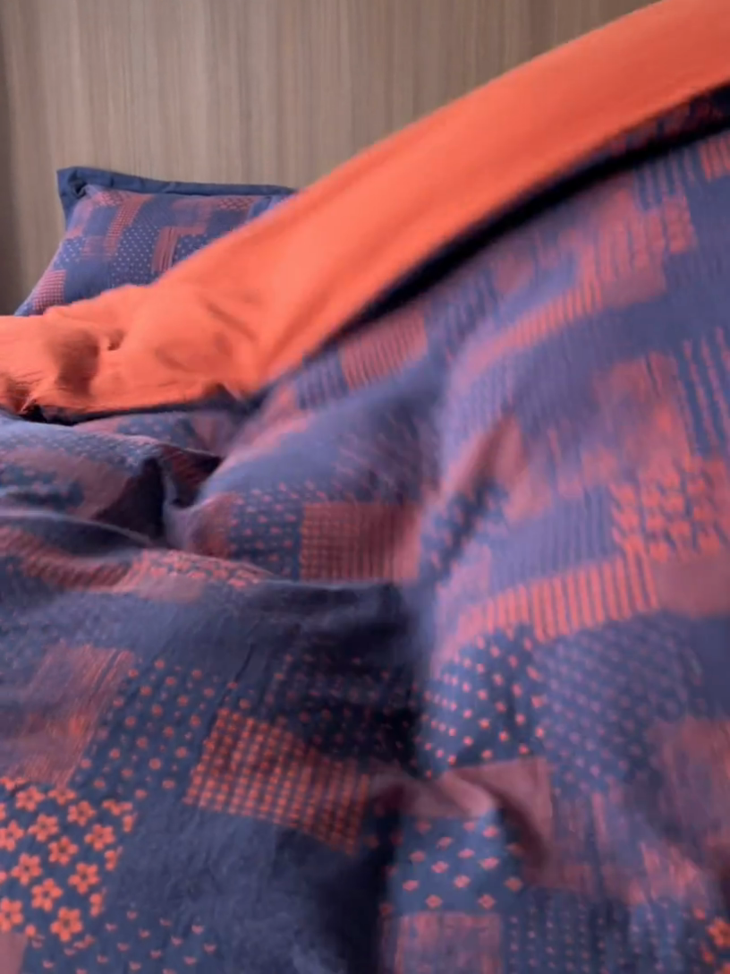 91家纺网 家纺一手货源 找家纺 安莱生活 2024新款全棉纯棉A类母婴双层纱纱布压线飞边款四件套 西雅图-红蓝