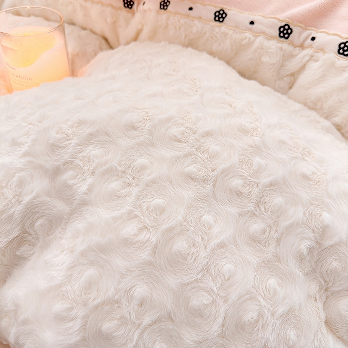 91家纺网 家纺一手货源 找家纺 安莱生活 2024新款优雅獭兔牛奶绒刺绣工艺款四件套 暖暖恋-风格一 玫瑰粉