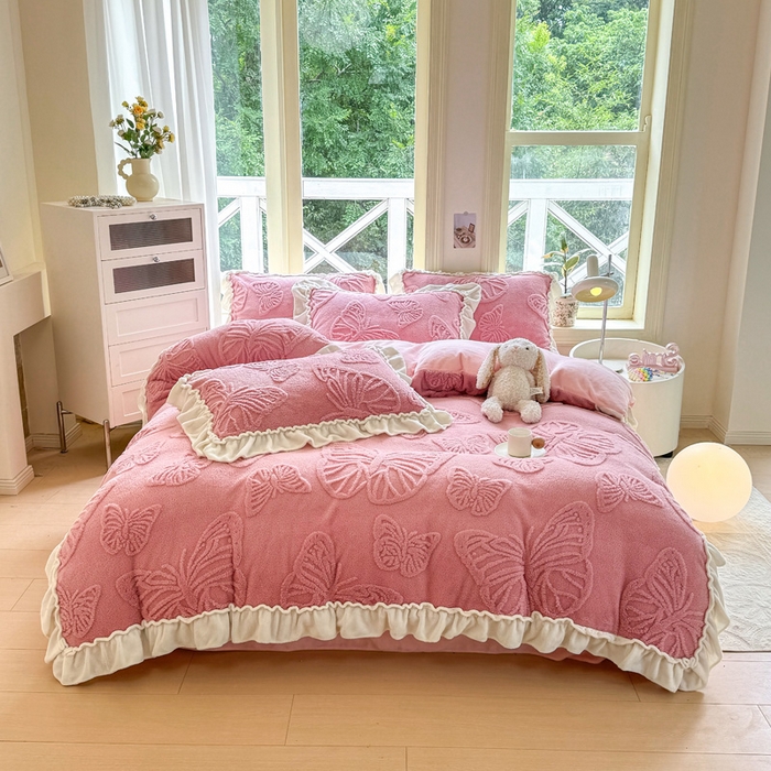 91家纺网 家纺一手货源 找家纺 蝶帕家纺 2024新款舒棉绒提花塔芙绒四件套-蝶舞 蝶舞-豆沙粉