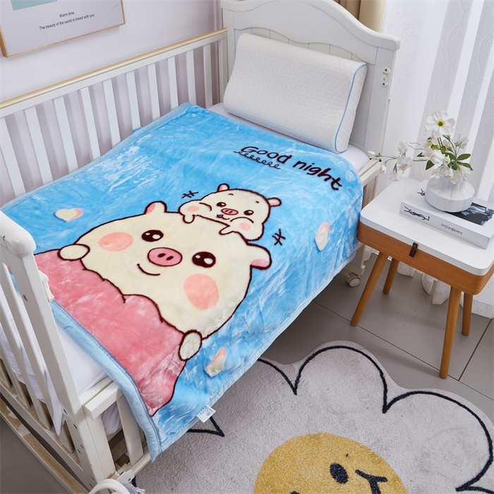 91家纺网 家纺一手货源 找家纺 凯轩毛毛毯毯子网销专供 2024新款加厚保暖儿童印花云毛毯毯子系列 卡通猪  蓝