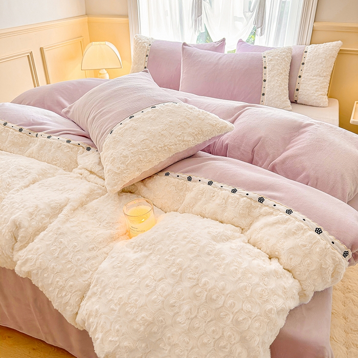 91家纺网 家纺一手货源 找家纺 安莱生活 2024新款优雅獭兔牛奶绒刺绣工艺款四件套 暖暖恋-风格一 玫瑰紫