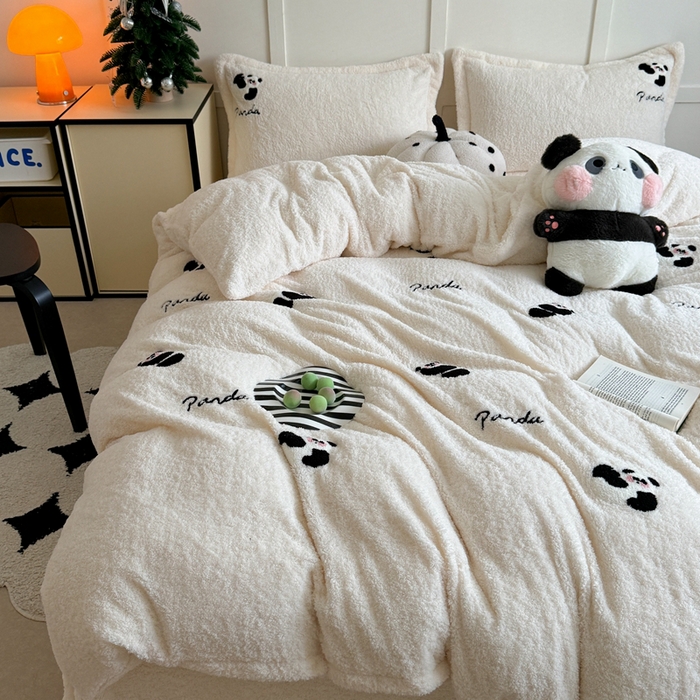 91家纺网 家纺一手货源 找家纺 萝莉家纺 2024新款加厚泰迪绒毛巾绣四件套 熊猫白
