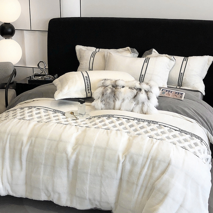 91家纺网 家纺一手货源 找家纺 安莱生活 2024新款美拉德苏格兰獭兔牛奶绒刺绣工艺款四件套-风格二 光影灰