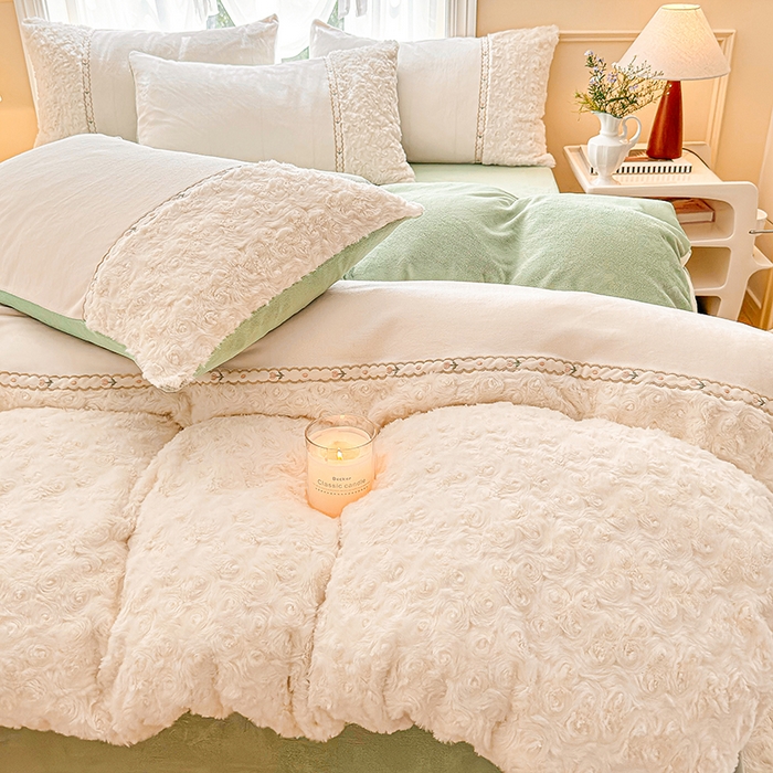 91家纺网 家纺一手货源 找家纺 安莱生活 2024新款优雅獭兔牛奶绒刺绣工艺款四件套 暖暖恋-风格二 白颜绿