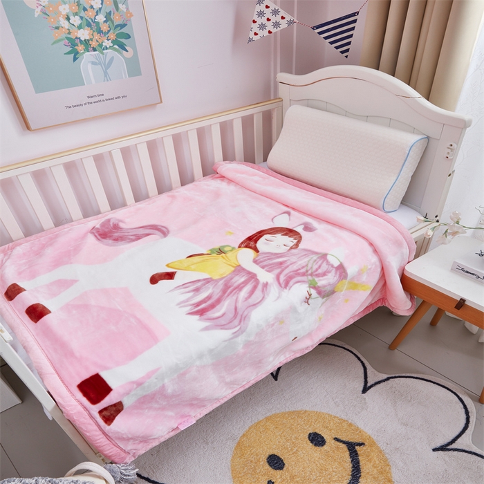 91家纺网 家纺一手货源 找家纺 凯轩毛毛毯毯子网销专供 2024新款加厚保暖儿童印花云毛毯毯子系列 小骑手  粉