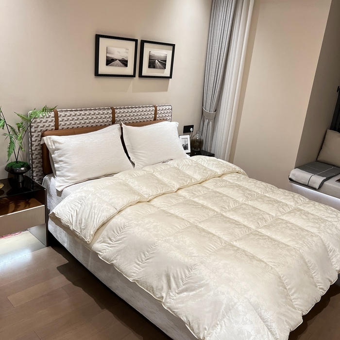 91家纺网 家纺一手货源 找家纺 静若居 2024新款高精密真丝提花羽绒被壳婚庆款羽绒被壳厂家 米白色2