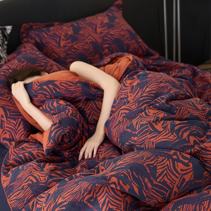 91家纺网 家纺一手货源 找家纺 安莱生活 2024新款全棉纯棉A类母婴双层纱纱布压线飞边款四件套 纽卡斯-蓝红