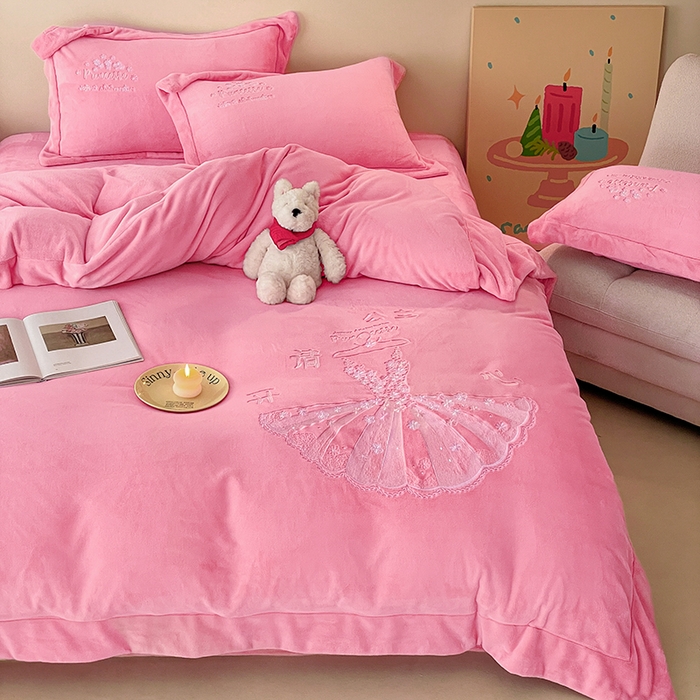 91家纺网 家纺一手货源 找家纺 新方向 2025新款全消光A类牛奶绒四件套-公主请开心 公主请开心-公主粉