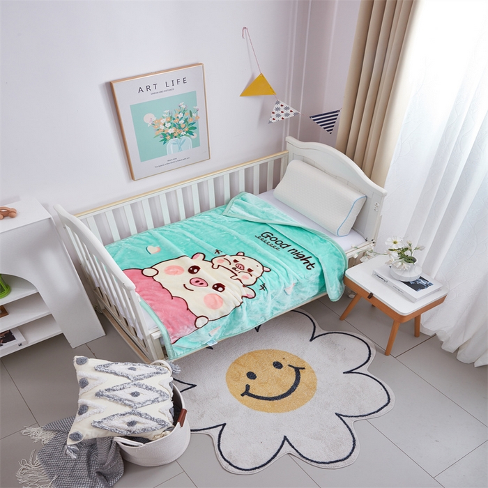 91家纺网 家纺一手货源 找家纺 凯轩毛毛毯毯子网销专供 2024新款加厚保暖儿童印花云毛毯毯子系列 卡通猪  绿