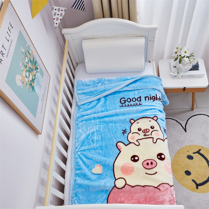 91家纺网 家纺一手货源 找家纺 凯轩毛毛毯毯子网销专供 2024新款加厚保暖儿童印花云毛毯毯子系列 卡通猪  蓝