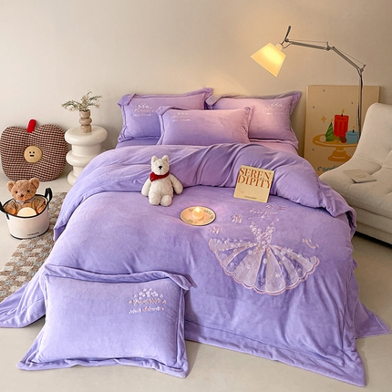 91家纺网 家纺一手货源 找家纺 新方向 2025新款全消光A类牛奶绒四件套-公主请开心 公主请开心-莫奈紫