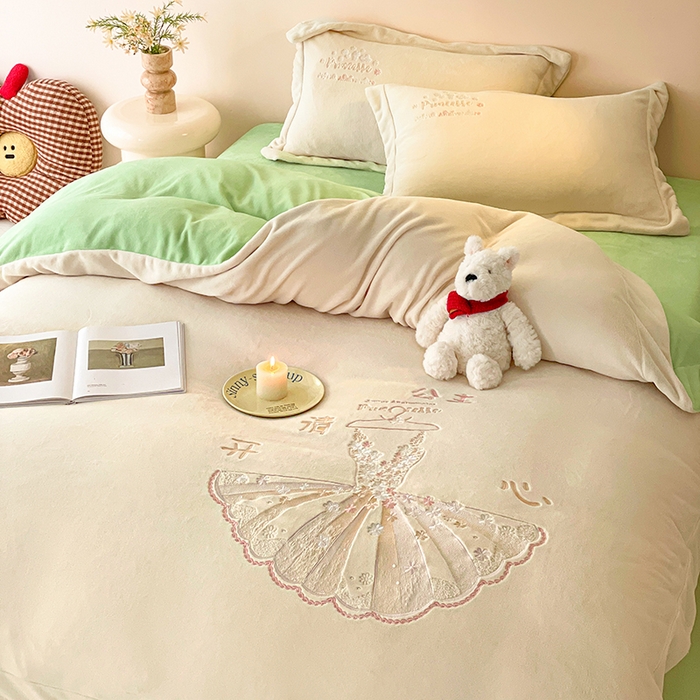 91家纺网 家纺一手货源 找家纺 新方向 2025新款全消光A类牛奶绒四件套-公主请开心 公主请开心-奶油白