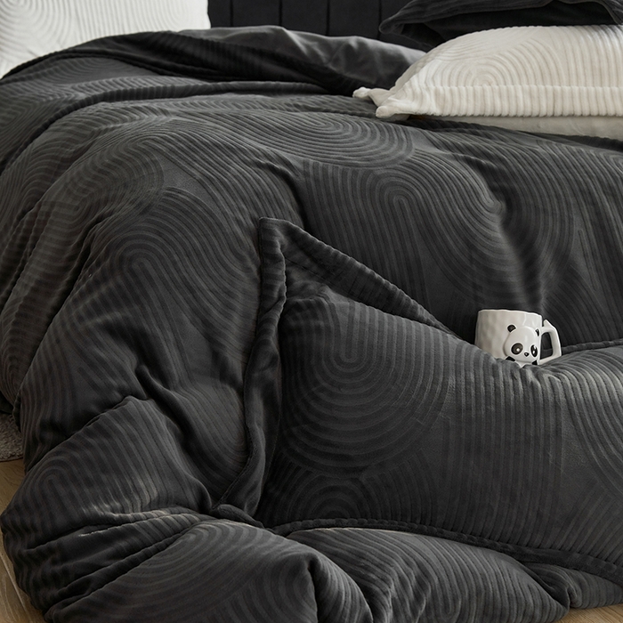 91家纺网 家纺一手货源 找家纺 安莱生活 2024新款牛奶绒提花烂花年纪系列四件套-风格一 年纪-灰