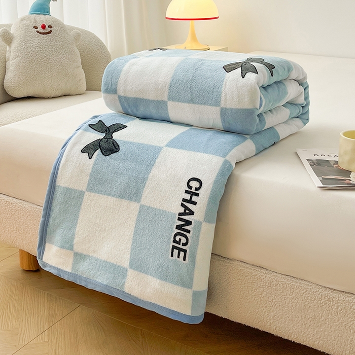 91家纺网 家纺一手货源 找家纺 千荨 2024新款多功能牛奶绒毛毯 蓝色蝴蝶结