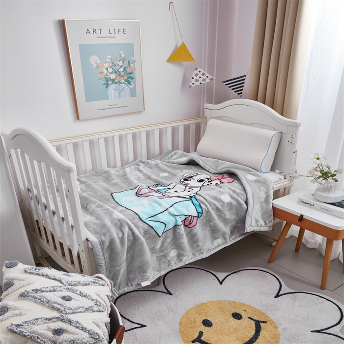 91家纺网 家纺一手货源 找家纺 凯轩毛毛毯毯子网销专供 2024新款加厚保暖儿童印花云毛毯毯子系列 斑点狗  灰