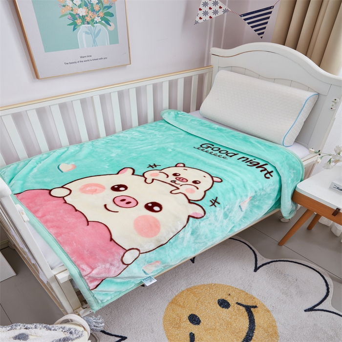 91家纺网 家纺一手货源 找家纺 凯轩毛毛毯毯子网销专供 2024新款加厚保暖儿童印花云毛毯毯子系列 卡通猪  绿