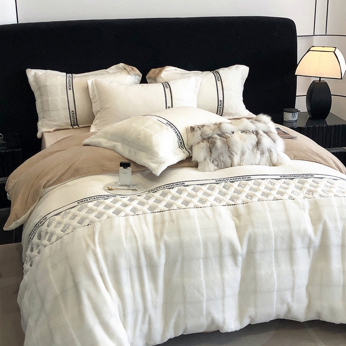 91家纺网 家纺一手货源 找家纺 （总）安莱生活 2024新款美拉德苏格兰獭兔牛奶绒刺绣工艺款四件套-风格二