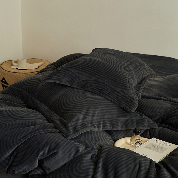 91家纺网 家纺一手货源 找家纺 安莱生活 2024新款牛奶绒提花烂花年纪系列四件套-风格二 年纪-灰