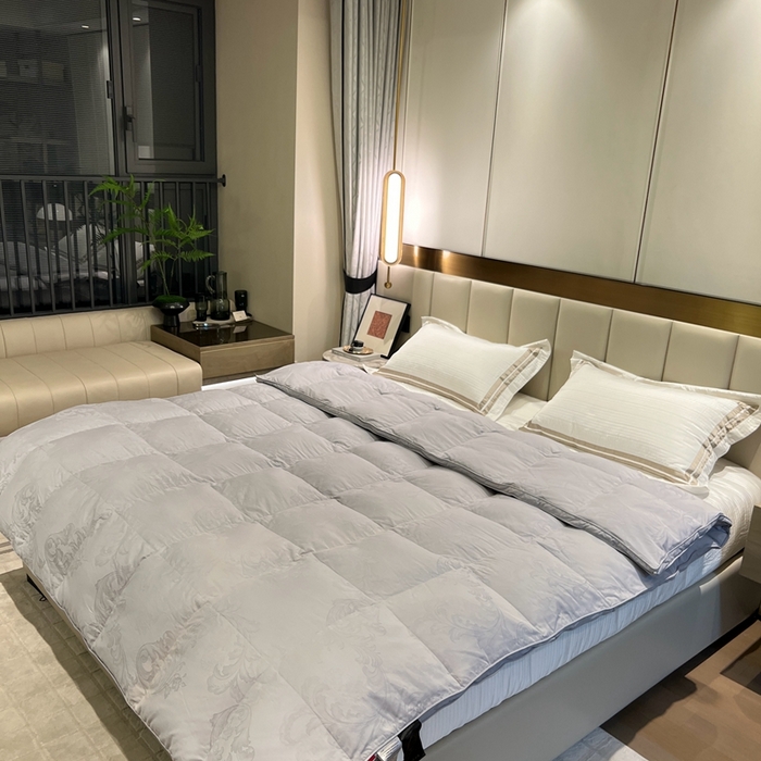 91家纺网 家纺一手货源 找家纺 静若居 2024新款双层大提花羽绒被壳不跑绒自充绒羽绒被壳厂家直销 双层凤尾灰色2