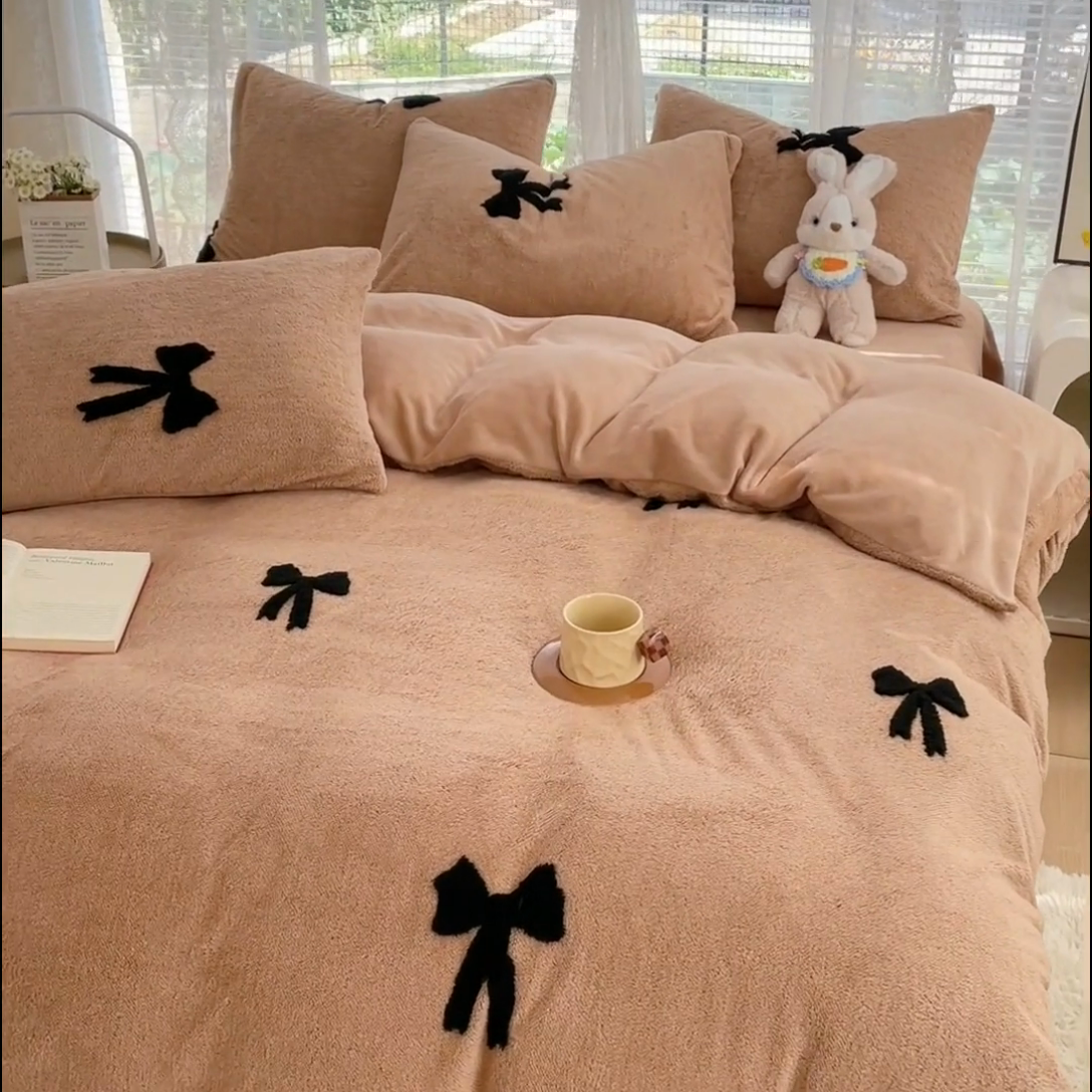 91家纺网 家纺一手货源 找家纺 蝶帕家纺 2024新款阳离子提花舒棉绒四件套 蝴蝶结-咖