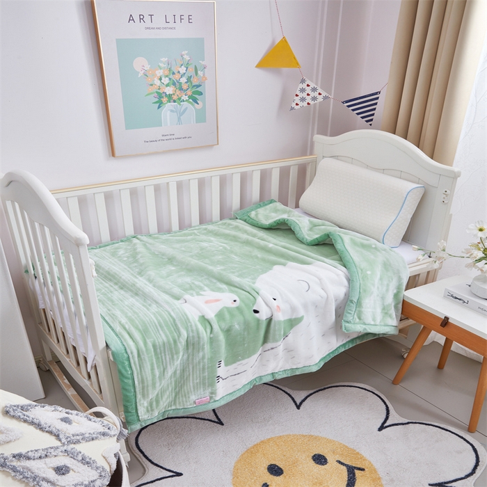 91家纺网 家纺一手货源 找家纺 凯轩毛毛毯毯子网销专供 2024新款加厚保暖儿童印花云毛毯毯子系列 大白熊  绿