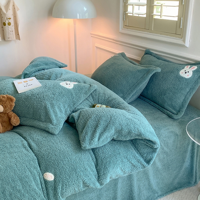 91家纺网 家纺一手货源 找家纺 萝莉家纺 2024新款加厚泰迪绒毛巾绣四件套 小免蓝