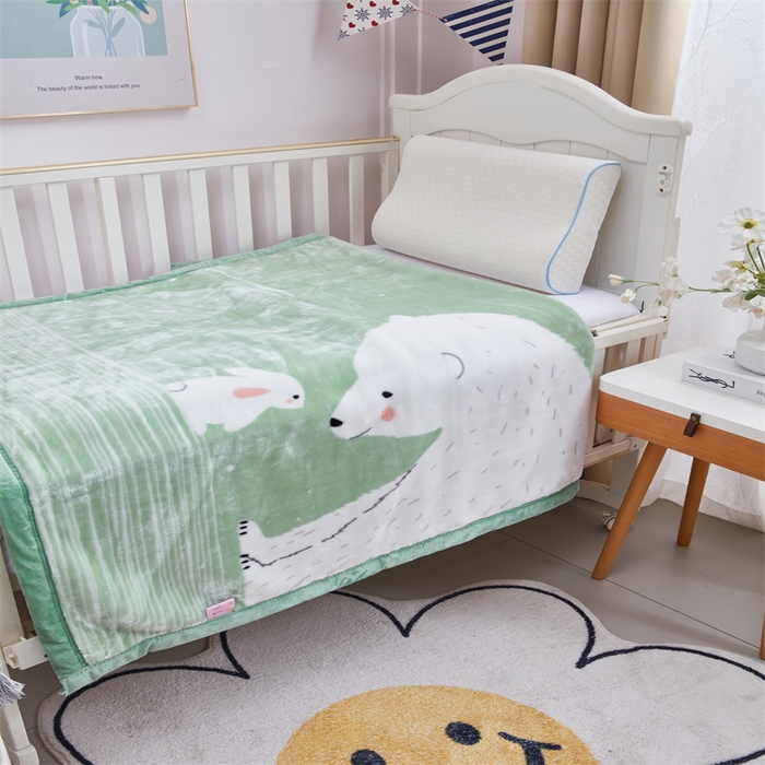 91家纺网 家纺一手货源 找家纺 凯轩毛毛毯毯子网销专供 2024新款加厚保暖儿童印花云毛毯毯子系列 大白熊  绿