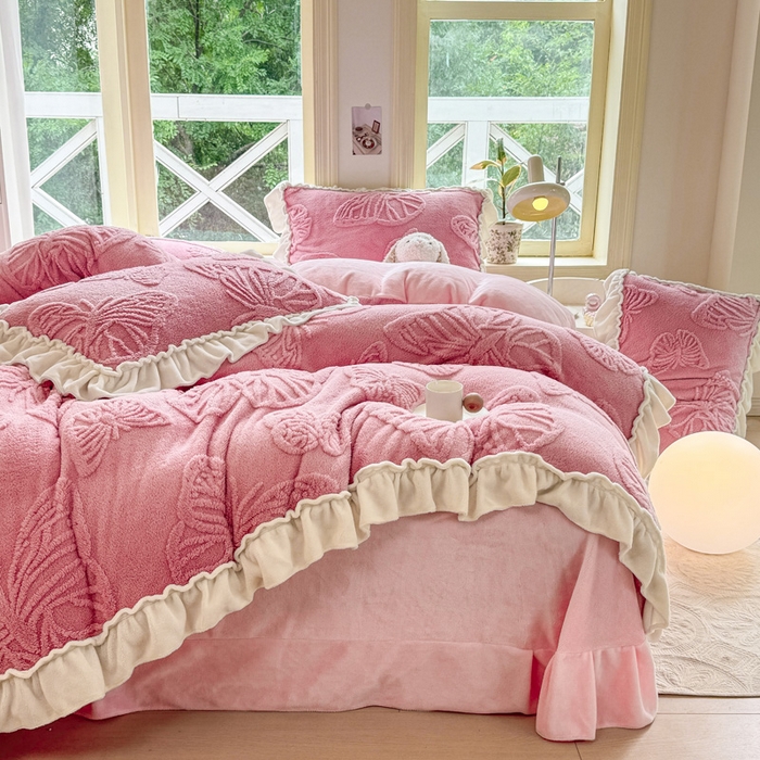 91家纺网 家纺一手货源 找家纺 蝶帕家纺 2024新款舒棉绒提花塔芙绒四件套-蝶舞 蝶舞-豆沙粉