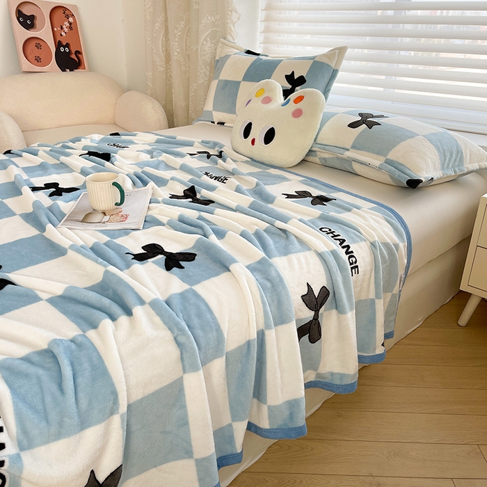 91家纺网 家纺一手货源 找家纺 千荨 2024新款多功能牛奶绒毛毯 蓝色蝴蝶结