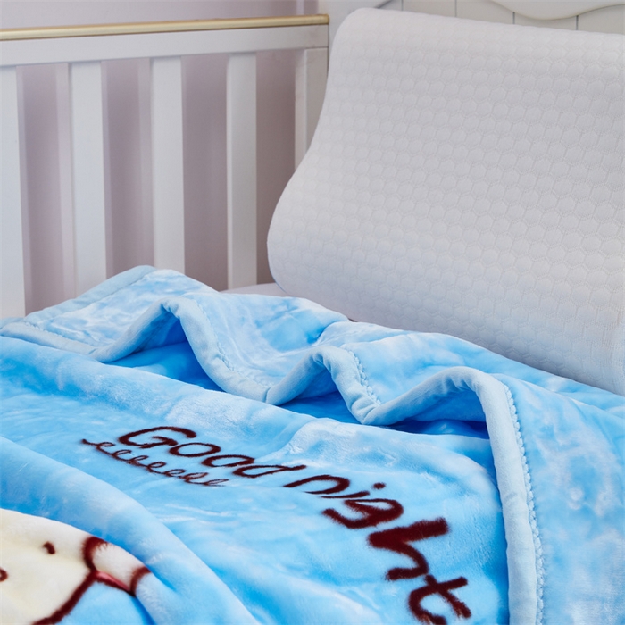 91家纺网 家纺一手货源 找家纺 凯轩毛毛毯毯子网销专供 2024新款加厚保暖儿童印花云毛毯毯子系列 卡通猪  蓝