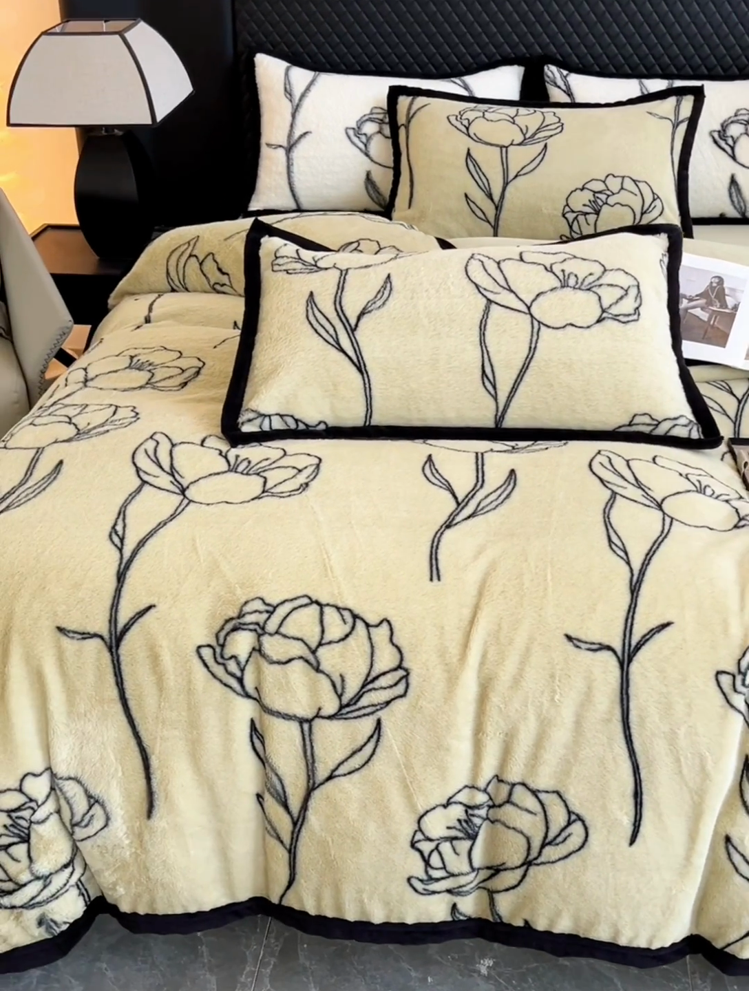 91家纺网 家纺一手货源 找家纺 多乐家纺 2024新款高克重加厚保暖轻奢印花兔毛绒宽包边四件套 兔毛-玫瑰-清新绿