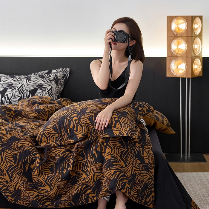 91家纺网 家纺一手货源 找家纺 安莱生活 2024新款全棉纯棉A类母婴双层纱纱布压线飞边款四件套 纽卡斯-黑咖