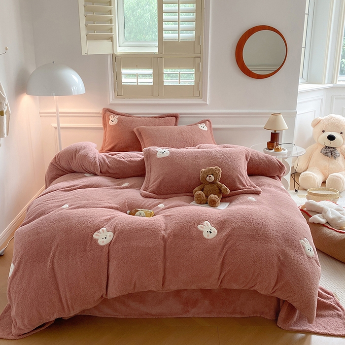 91家纺网 家纺一手货源 找家纺 萝莉家纺 2024新款加厚泰迪绒毛巾绣四件套 小兔茶粉