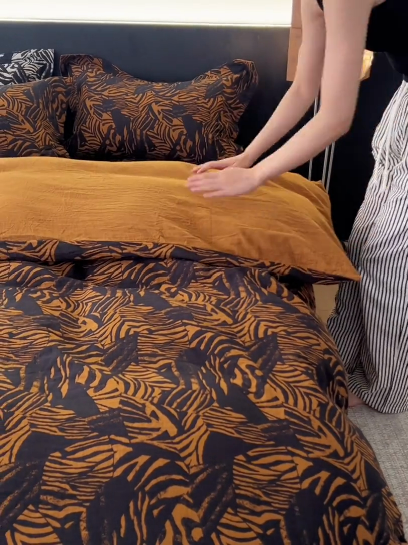 91家纺网 家纺一手货源 找家纺 安莱生活 2024新款全棉纯棉A类母婴双层纱纱布压线飞边款四件套 纽卡斯-黑咖