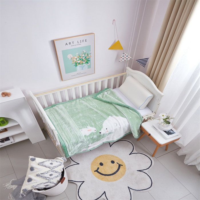 91家纺网 家纺一手货源 找家纺 凯轩毛毛毯毯子网销专供 2024新款加厚保暖儿童印花云毛毯毯子系列 大白熊  绿