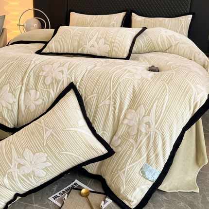 91家纺网 家纺一手货源 找家纺 （总）多乐家纺 2024新款高克重加厚保暖立体雕花牛奶绒宽包边四件套