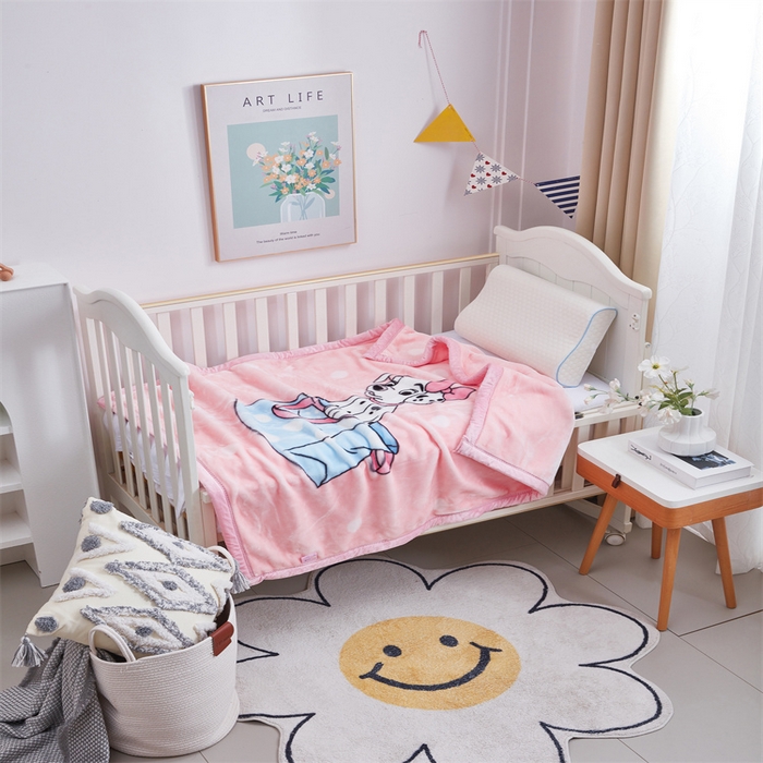 91家纺网 家纺一手货源 找家纺 凯轩毛毛毯毯子网销专供 2024新款加厚保暖儿童印花云毛毯毯子系列 斑点狗  粉