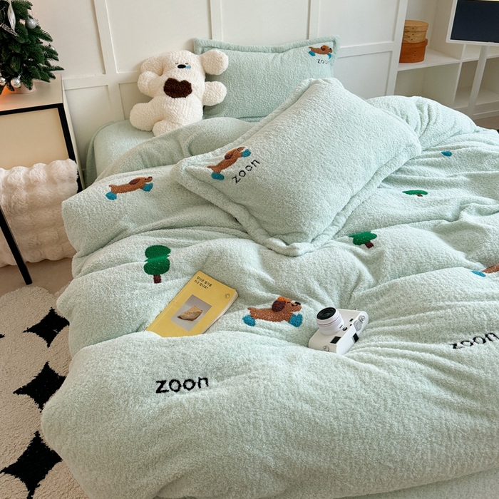 91家纺网 家纺一手货源 找家纺 萝莉家纺 2024新款加厚泰迪绒毛巾绣四件套 腊肠狗蓝