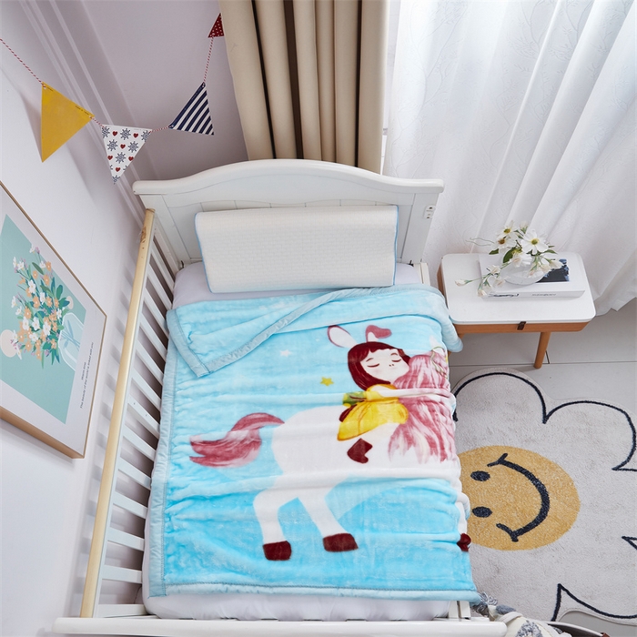 91家纺网 家纺一手货源 找家纺 凯轩毛毛毯毯子网销专供 2024新款加厚保暖儿童印花云毛毯毯子系列 小骑手  蓝