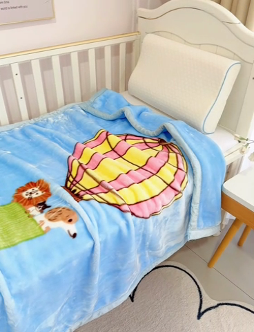 91家纺网 家纺一手货源 找家纺 凯轩毛毛毯毯子网销专供 2024新款加厚保暖儿童印花云毛毯毯子系列 气球 狗