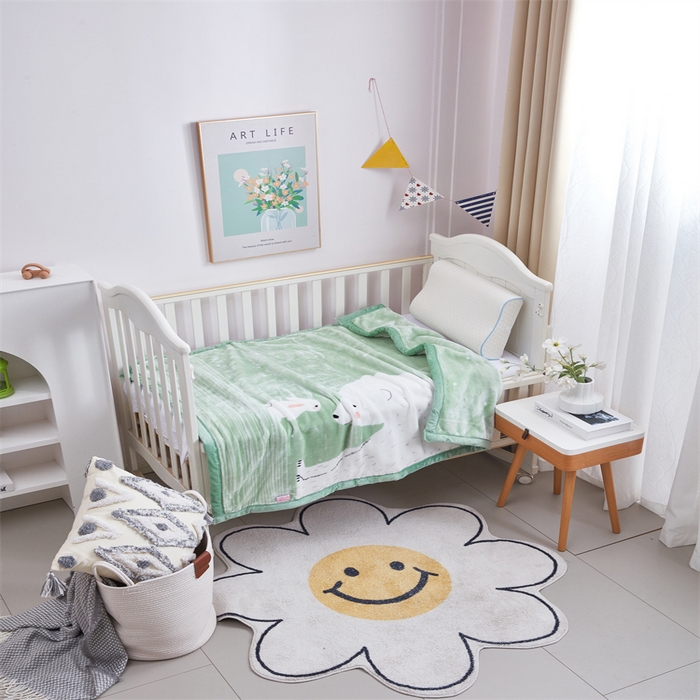 91家纺网 家纺一手货源 找家纺 凯轩毛毛毯毯子网销专供 2024新款加厚保暖儿童印花云毛毯毯子系列 大白熊  绿