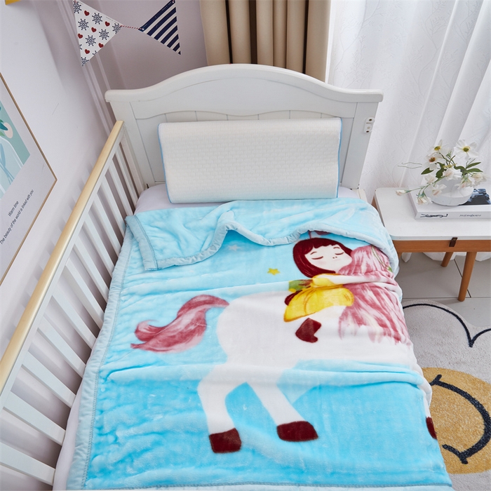 91家纺网 家纺一手货源 找家纺 凯轩毛毛毯毯子网销专供 2024新款加厚保暖儿童印花云毛毯毯子系列 小骑手  蓝