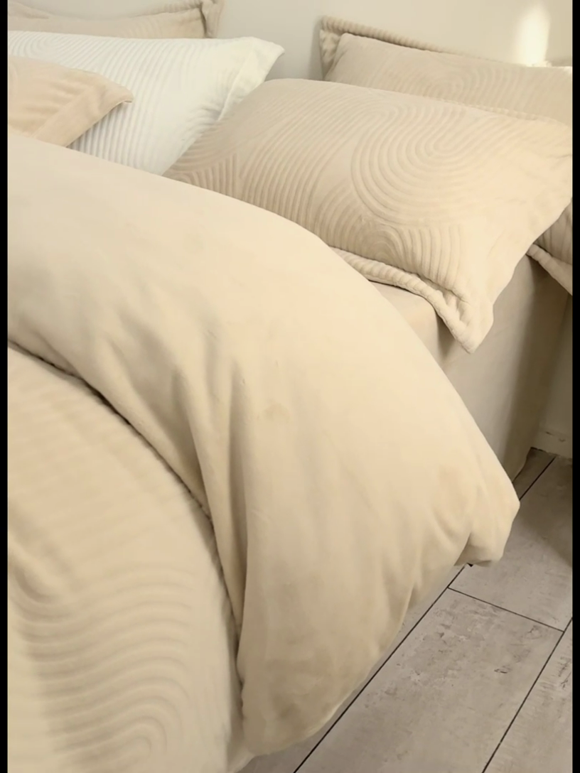 91家纺网 家纺一手货源 找家纺 安莱生活 2024新款牛奶绒提花烂花年纪系列四件套-风格二 年纪-杏