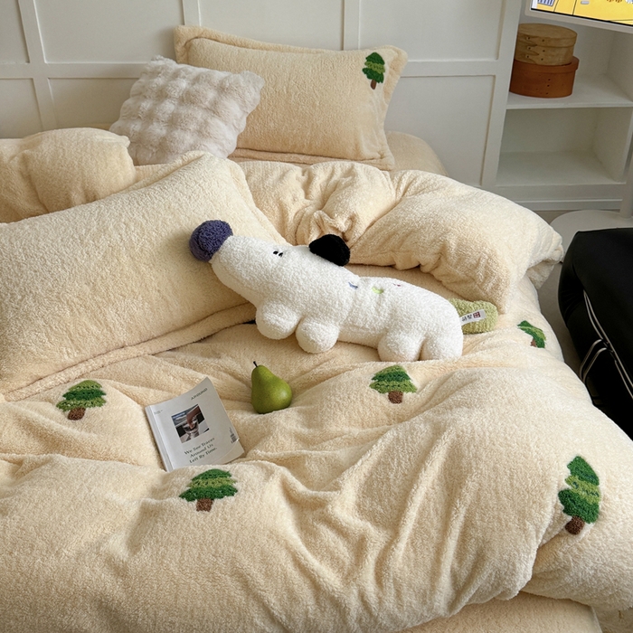 91家纺网 家纺一手货源 找家纺 萝莉家纺 2024新款加厚泰迪绒毛巾绣四件套 圣诞树黄