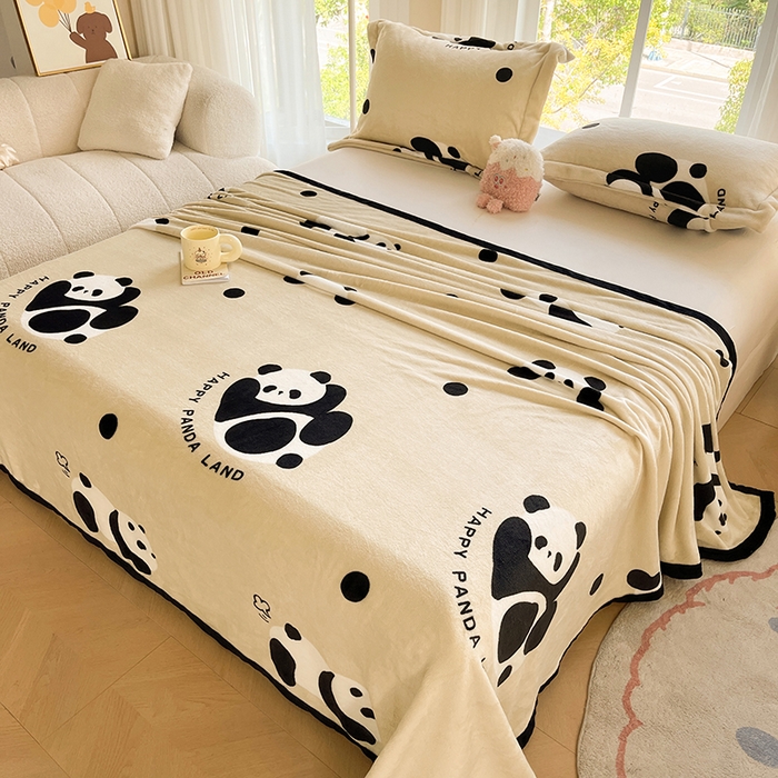 91家纺网 家纺一手货源 找家纺 千荨 2024新款多功能牛奶绒毛毯 熊猫胖达