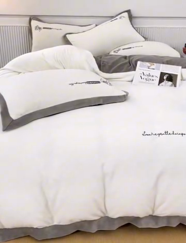 91家纺网 家纺一手货源 找家纺 大渔生活 2025新款牛奶绒刺绣四件套-玫瑰故事 玫瑰故事-白色